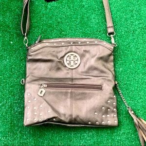 peeling near tucked zipper but price reflects